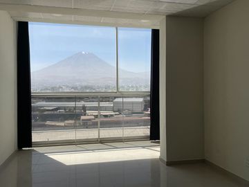 Oficina En Edificio Vucetich Con Vista Al Misti