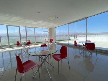 Oficina En Edificio Vucetich Con Vista Al Misti