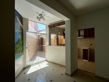 VENDO CASA Al Frente Del Estadio Melgar Parte Sur.