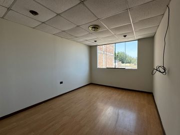 VENDO CASA Al Frente Del Estadio Melgar Parte Sur.