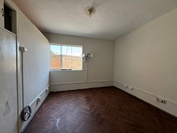 VENDO CASA Al Frente Del Estadio Melgar Parte Sur.