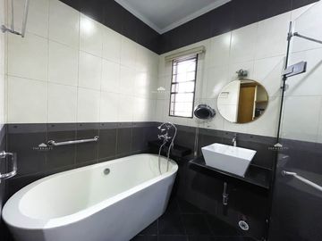 2-Storey 4 Bedrooms House and Lot for Sale in BF Homes, Parañaque City