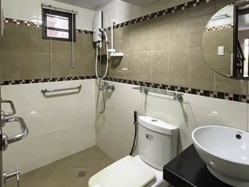 2-Storey 4 Bedrooms House and Lot for Sale in BF Homes, Parañaque City