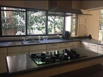 REMATE DE GRANDE CASA EN LOMAS DE LAS AGUILAS, ÁLVARO OBREGÓN, CDMX.