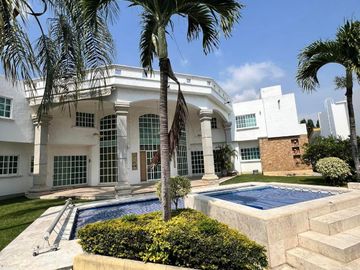 Residencia en lomas de cocoyoc morelos