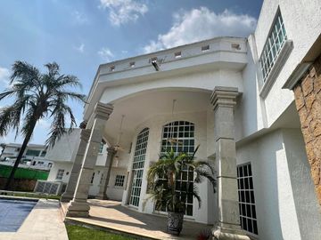 Residencia en lomas de cocoyoc morelos
