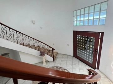 Residencia en lomas de cocoyoc morelos