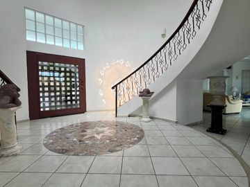 Residencia en lomas de cocoyoc morelos