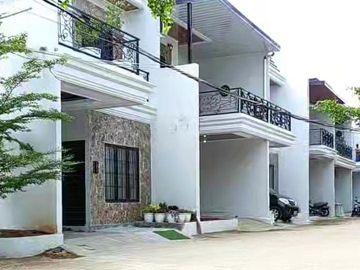 Menawarkan rumah dengan fasilitas lengkap seharga 2 juta 
