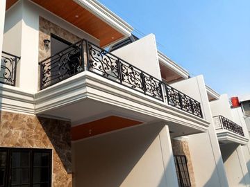 Menawarkan rumah dengan fasilitas lengkap seharga 2 juta 