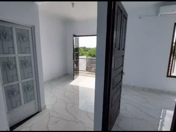 Menawarkan rumah dengan fasilitas lengkap seharga 2 juta 