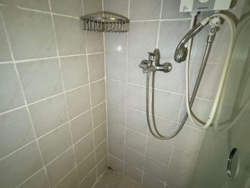Cozy Corner of the City Near SM Pasig Hypermart | Loft Type Unit for Sale @ The Cambridge Village