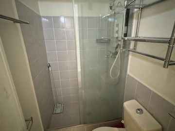 Cozy Corner of the City Near SM Pasig Hypermart | Loft Type Unit for Sale @ The Cambridge Village