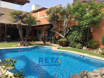 VENDO CASA TOTALMENTE REMODELADA CON PISCINA FINOS ACABADOS CON ZONA DE BBQ