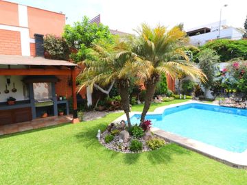 VENDO CASA TOTALMENTE REMODELADA CON PISCINA FINOS ACABADOS CON ZONA DE BBQ