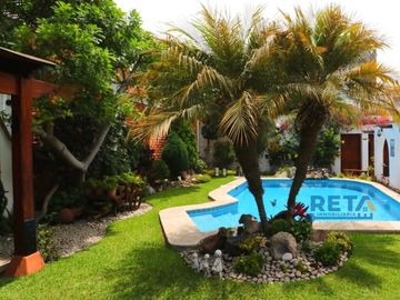 VENDO CASA TOTALMENTE REMODELADA CON PISCINA FINOS ACABADOS CON ZONA DE BBQ