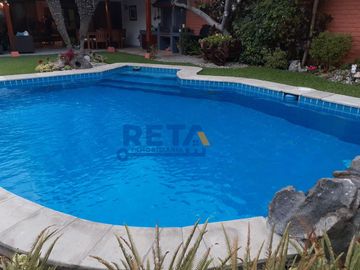 VENDO CASA TOTALMENTE REMODELADA CON PISCINA FINOS ACABADOS CON ZONA DE BBQ