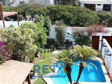 VENDO CASA TOTALMENTE REMODELADA CON PISCINA FINOS ACABADOS CON ZONA DE BBQ