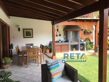 VENDO CASA TOTALMENTE REMODELADA CON PISCINA FINOS ACABADOS CON ZONA DE BBQ