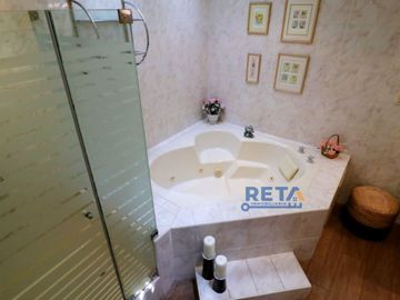 VENDO CASA TOTALMENTE REMODELADA CON PISCINA FINOS ACABADOS CON ZONA DE BBQ