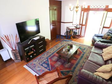VENDO CASA TOTALMENTE REMODELADA CON PISCINA FINOS ACABADOS CON ZONA DE BBQ