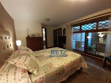 VENDO CASA TOTALMENTE REMODELADA CON PISCINA FINOS ACABADOS CON ZONA DE BBQ
