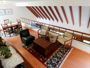 VENDO CASA TOTALMENTE REMODELADA CON PISCINA FINOS ACABADOS CON ZONA DE BBQ