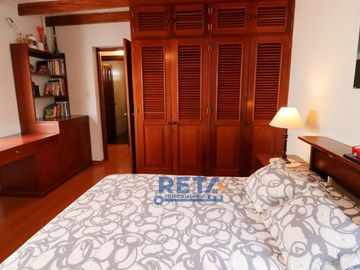 VENDO CASA TOTALMENTE REMODELADA CON PISCINA FINOS ACABADOS CON ZONA DE BBQ