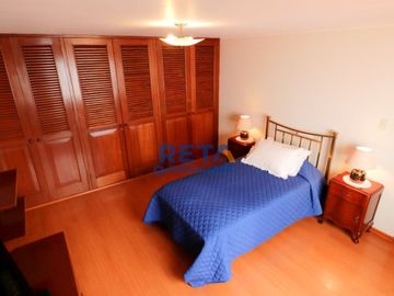 VENDO CASA TOTALMENTE REMODELADA CON PISCINA FINOS ACABADOS CON ZONA DE BBQ