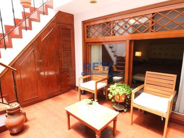 VENDO CASA TOTALMENTE REMODELADA CON PISCINA FINOS ACABADOS CON ZONA DE BBQ