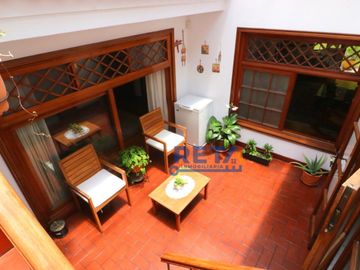 VENDO CASA TOTALMENTE REMODELADA CON PISCINA FINOS ACABADOS CON ZONA DE BBQ