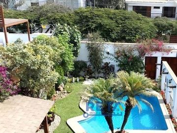 VENDO CASA TOTALMENTE REMODELADA CON PISCINA FINOS ACABADOS CON ZONA DE BBQ