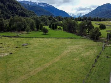 Terreno de 2 hectáreas ideal para un proyecto turístico o comercial en Futaleufú