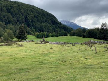 Terreno de 2 hectáreas ideal para un proyecto turístico o comercial en Futaleufú