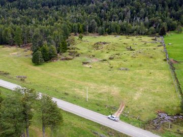 Terreno de 2 hectáreas ideal para un proyecto turístico o comercial en Futaleufú