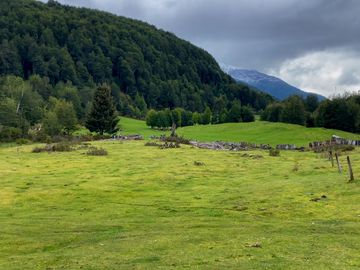 Terreno de 2 hectáreas ideal para un proyecto turístico o comercial en Futaleufú