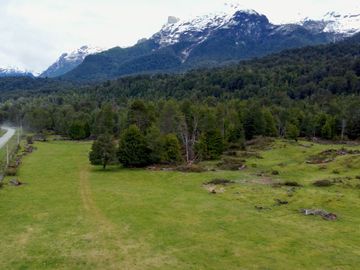 Terreno de 2 hectáreas ideal para un proyecto turístico o comercial en Futaleufú