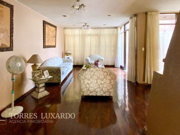 Ocasión Venta de Hermosa Casa Cerca a Parque en Surco, en excelente estado!
