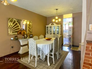 Ocasión Venta de Hermosa Casa Cerca a Parque en Surco, en excelente estado!