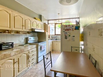 Ocasión Venta de Hermosa Casa Cerca a Parque en Surco, en excelente estado!