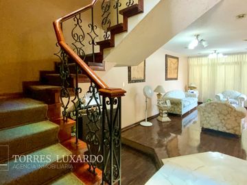 Ocasión Venta de Hermosa Casa Cerca a Parque en Surco, en excelente estado!