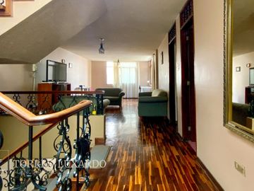 Ocasión Venta de Hermosa Casa Cerca a Parque en Surco, en excelente estado!