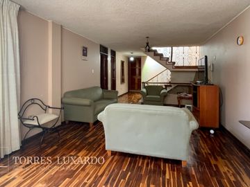 Ocasión Venta de Hermosa Casa Cerca a Parque en Surco, en excelente estado!