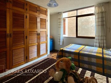 Ocasión Venta de Hermosa Casa Cerca a Parque en Surco, en excelente estado!