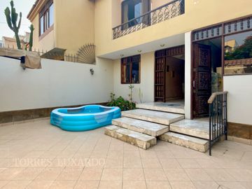 Ocasión Venta de Hermosa Casa Cerca a Parque en Surco, en excelente estado!