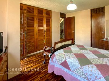 Ocasión Venta de Hermosa Casa Cerca a Parque en Surco, en excelente estado!