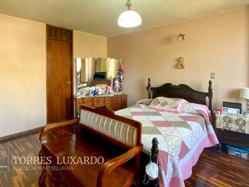 Ocasión Venta de Hermosa Casa Cerca a Parque en Surco, en excelente estado!