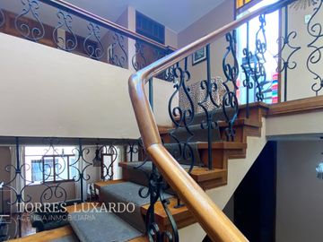 Ocasión Venta de Hermosa Casa Cerca a Parque en Surco, en excelente estado!