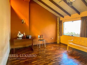 Ocasión Venta de Hermosa Casa Cerca a Parque en Surco, en excelente estado!