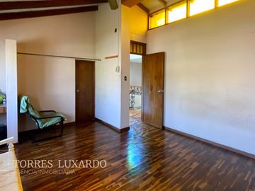 Ocasión Venta de Hermosa Casa Cerca a Parque en Surco, en excelente estado!
